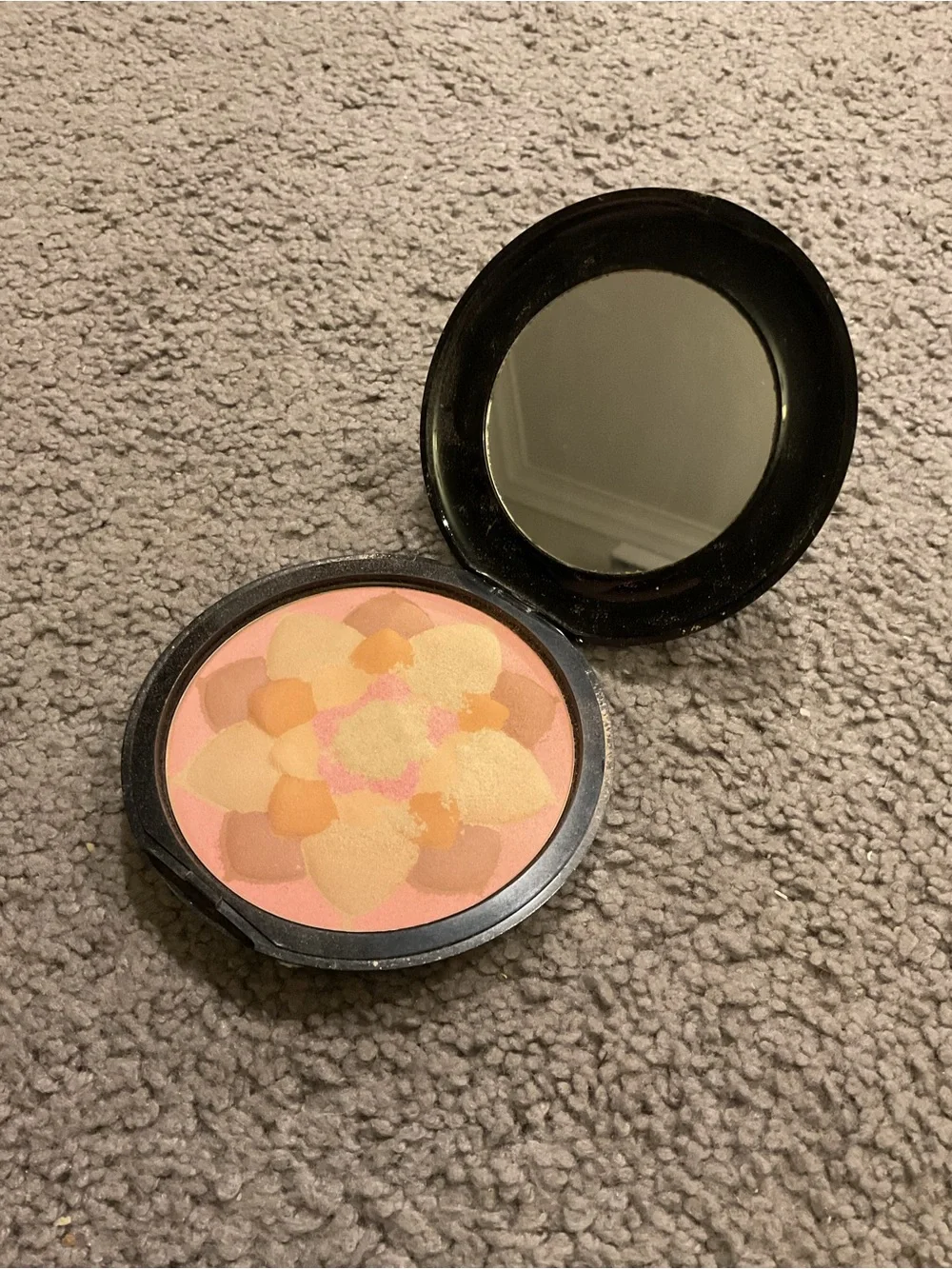 NWOT Signature Club A Fresh Cut Flowers Brightening Powder Mat Makeup Beauty